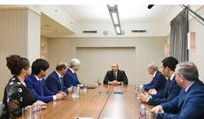 Prezident İlham Əliyev Sankt-Peterburqda fəaliyyət göstərən Azərbaycan diaspor təşkilatlarının rəhbərləri ilə görüşüb
