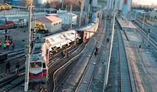 Ankarada qatar yoldan çıxaraq aşıb