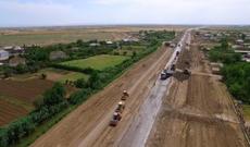 Şərq-Qərb və Şimal-Cənub nəqliyyat dəhlizlərini əlaqələndirən daha bir avtomobil yolu yenidən qurulur