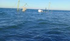 Xəzərdə gəmi batdı, 4 balıqçı xilas edildi