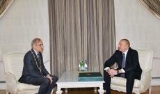 İlham Əliyev Polad Bülbüloğluna “Heydər Əliyev” ordenini təqdim edib