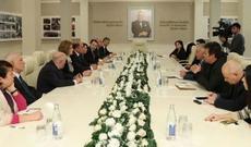 İctimai Şurada məktəbli formalarına dair müzakirələr keçirilib