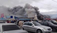 “Sədərək” Ticarət Mərkəzi alovlara bürünüb