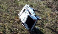 Masallıda avtomobil dərəyə aşıb, ölən və yaralananlar var