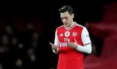 Mesut Özil oruc tutanlara 80 000 funt sterlinq məbləğində yardım edib